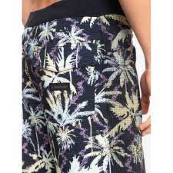 NWT!! Quiksilver Highlite Arch 19' Mens Boardshort Size 34 - Picture 7 of 8